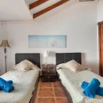 Lola Sunset Place Heated Pool Vila *